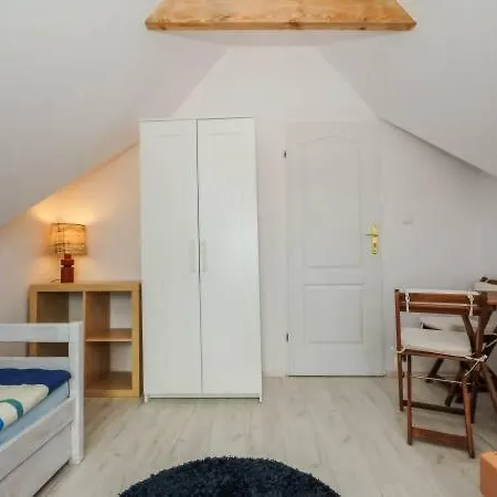 Appartement 2 Osobowy Na Poddaszu Z Lazienka I Dostepem Do Aneksu Kuchennego Wisełka